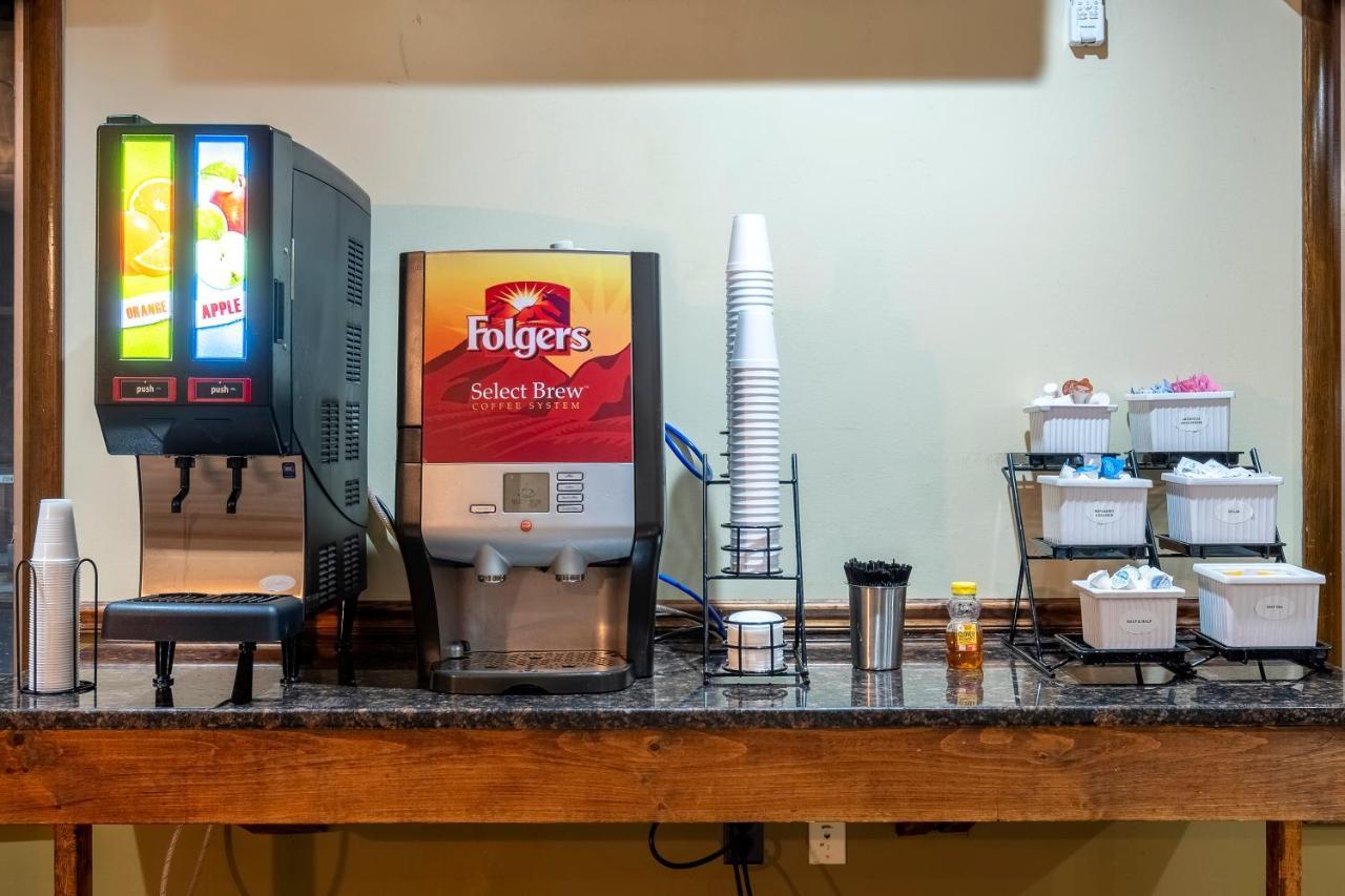 Red Roof Inn & Suites Hazleton Ngoại thất bức ảnh