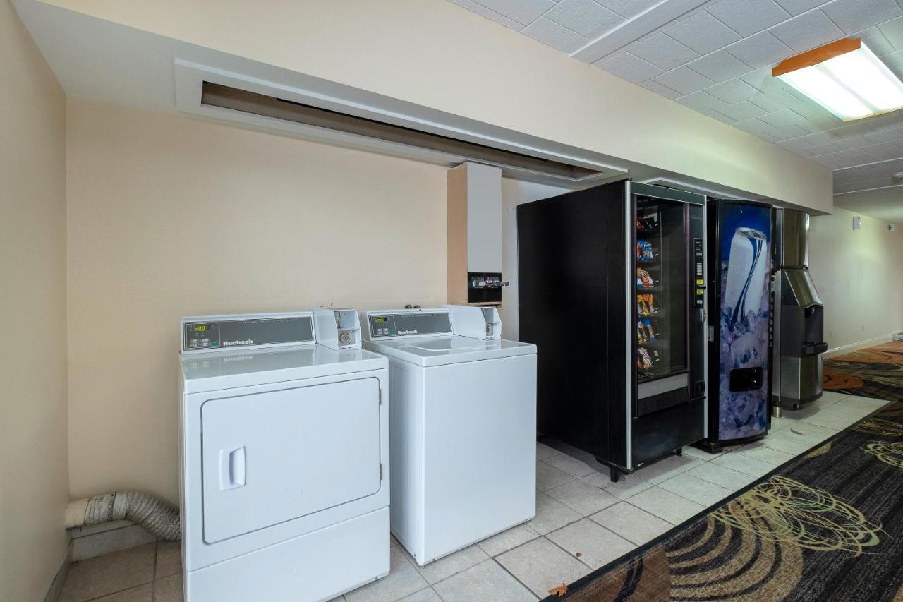 Red Roof Inn & Suites Hazleton Ngoại thất bức ảnh